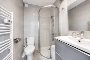 Bathroom - Vrbo Property (Vitry-sur-Seine)