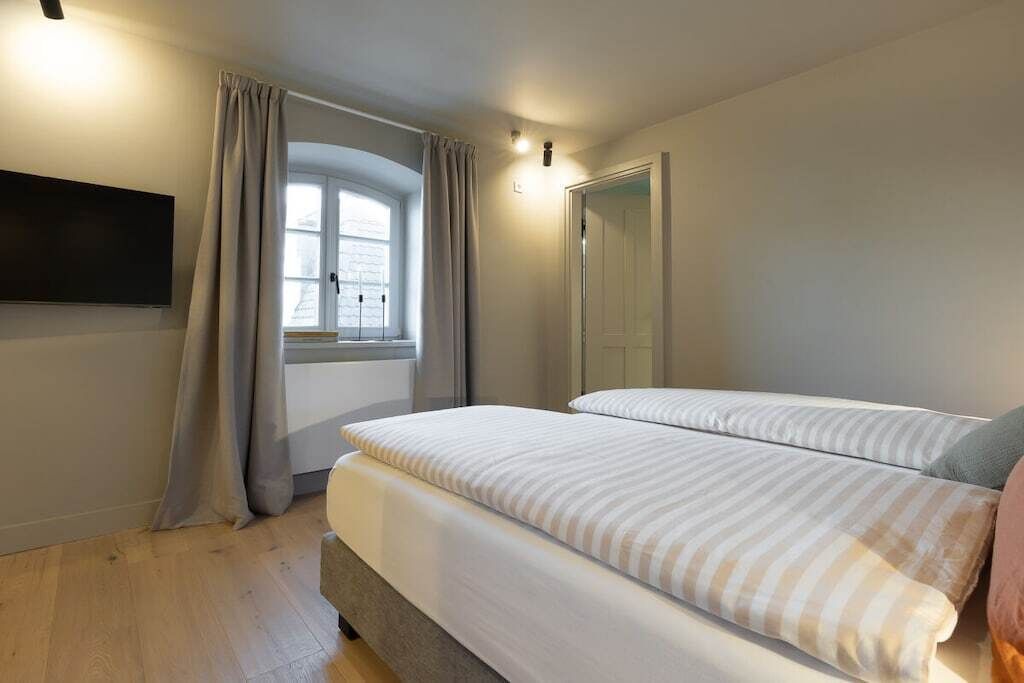 3 bedrooms, WiFi (free), bed sheets