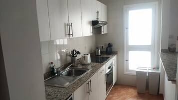 Coffee/tea maker, fridge, microwave, oven