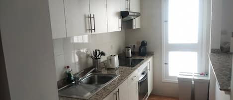 Coffee/tea maker, fridge, microwave, oven