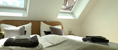 2 Schlafzimmer, Schreibtisch, Bügeleisen/Bügelbrett, Reisekinderbett