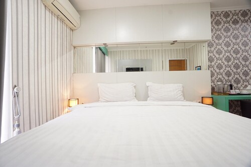 Oak Damar • Deluxe Comfort Room