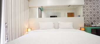 Oak Damar • Deluxe Comfort Room
