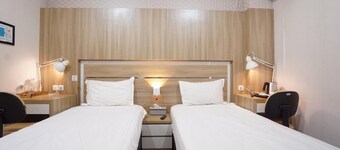 Oak Damar • Deluxe Twin Haven