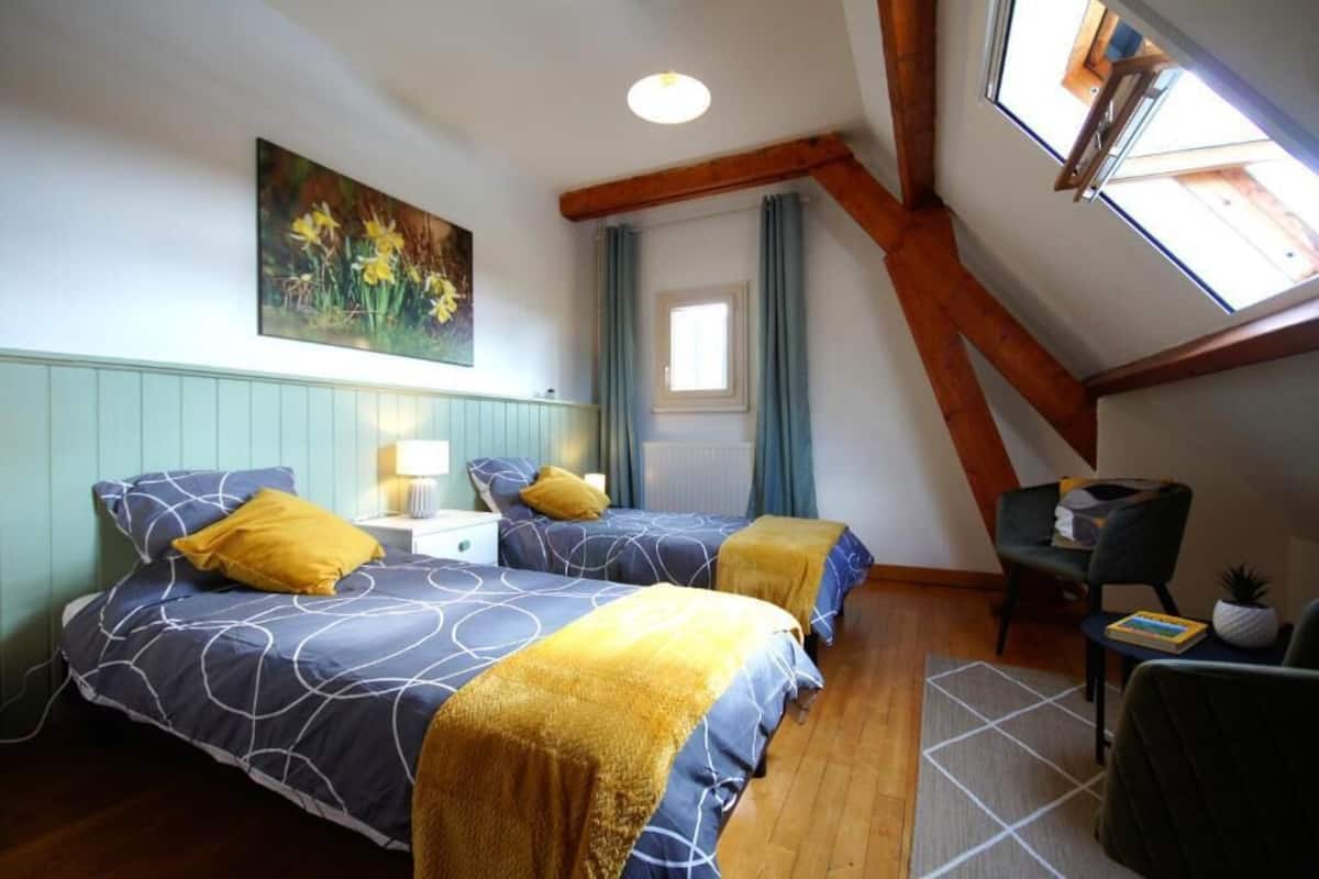 Habitación doble familiar, vista al jardín | Wifi gratis 