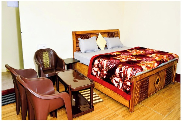 Double Room | Hypo-allergenic bedding available, desk, bed sheets