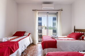 A hotel room with two beds, a balcony, and an air conditioning unit. - A&N Diamante, Valle Niza (Benajarafe)