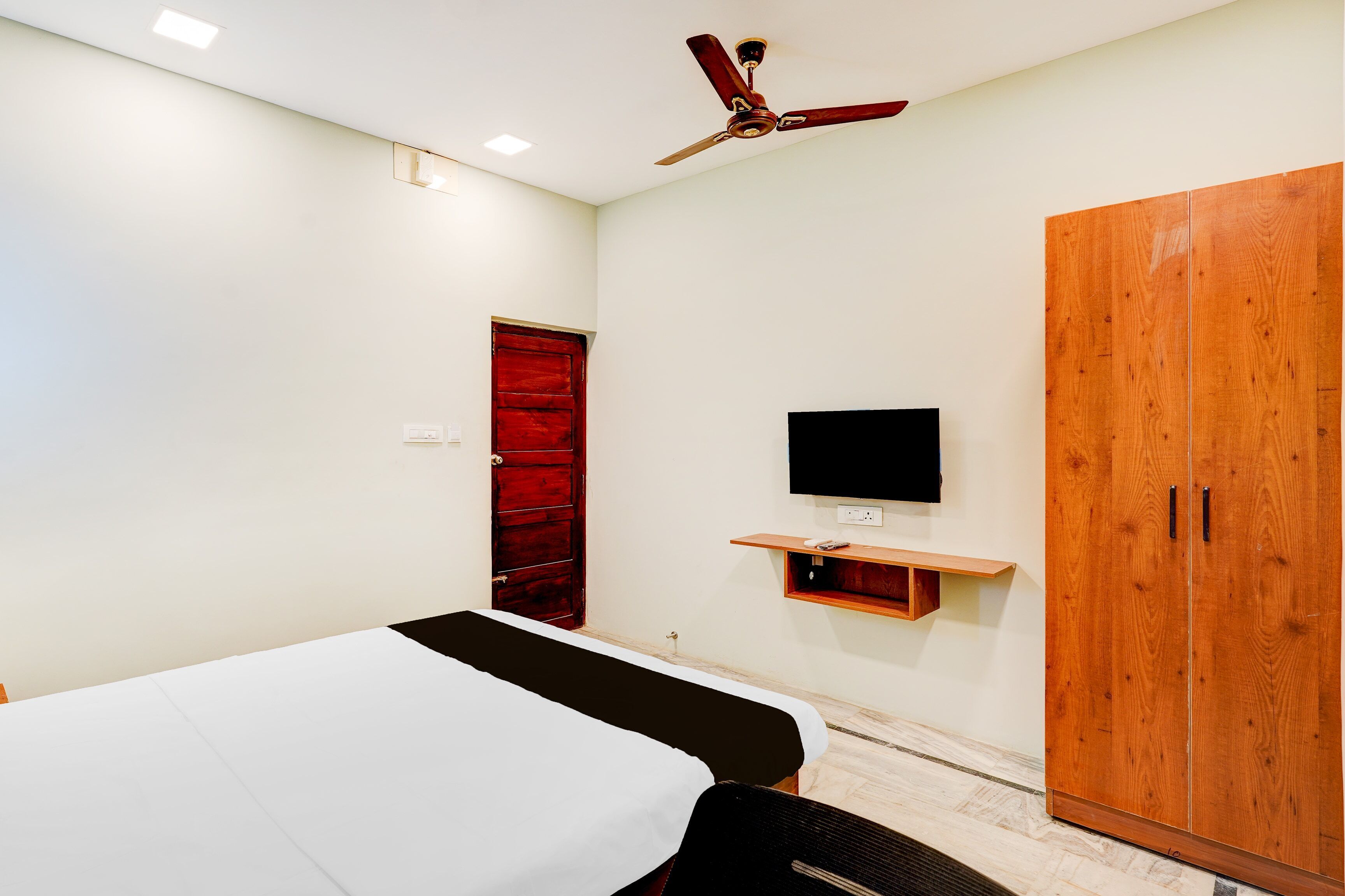 Classic Room | Desk, free WiFi, bed sheets