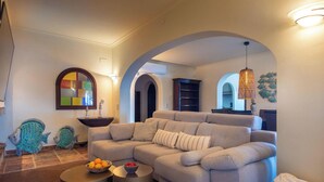 A living room with a sofa, a coffee table, and decorative fish sculptures. - Villa MAR DE LUR by Abahana Villas (Calpe / Calp)