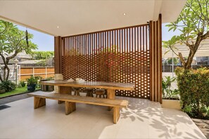 Outdoor dining - Cozy Deluxe Stay at The Vinhill Studio (Bali)