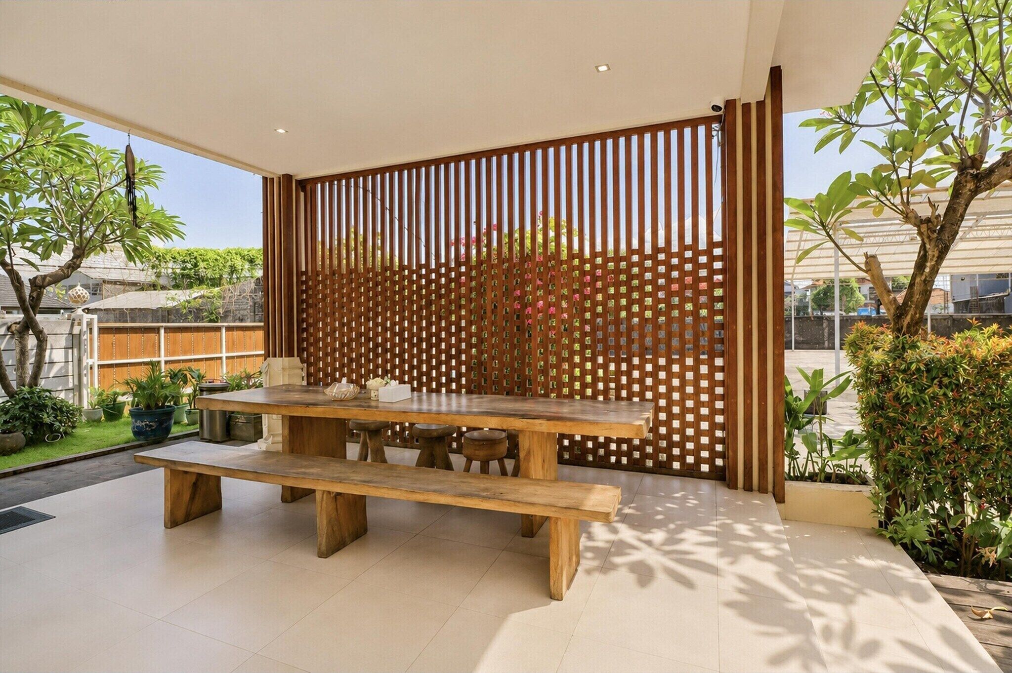 Outdoor dining