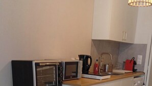 Coffee/tea maker, fridge, microwave, oven
