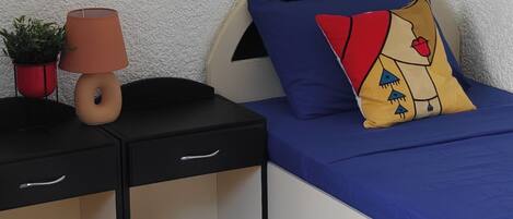 2 bedrooms, iron/ironing board, Internet, bed sheets