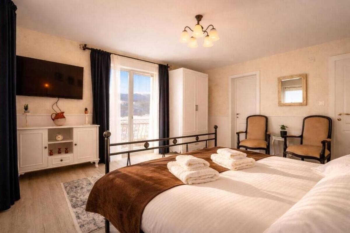 Comfort-Doppelzimmer, Bergblick | Schallisolierte Zimmer, Bügeleisen/Bügelbrett, kostenloses WLAN