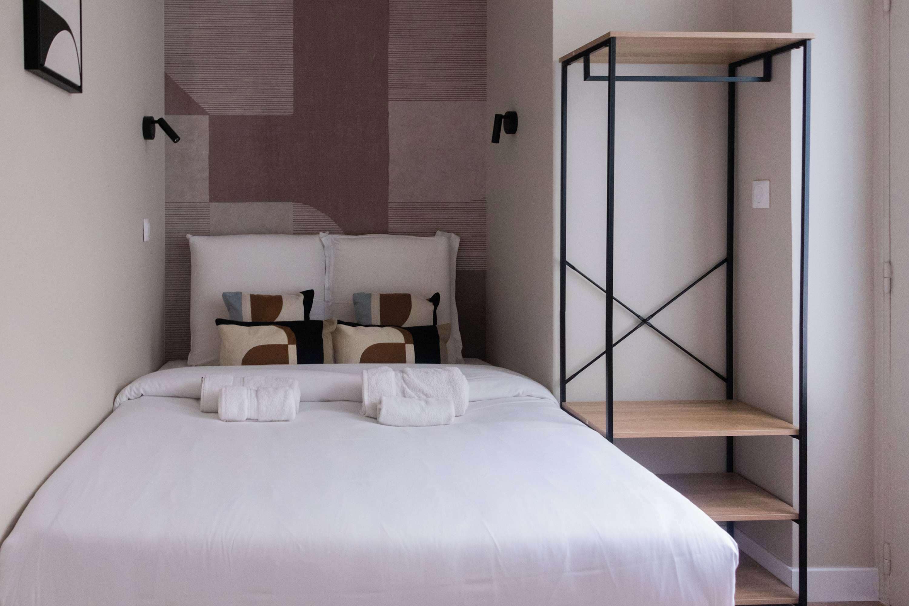 WiFi, bed sheets