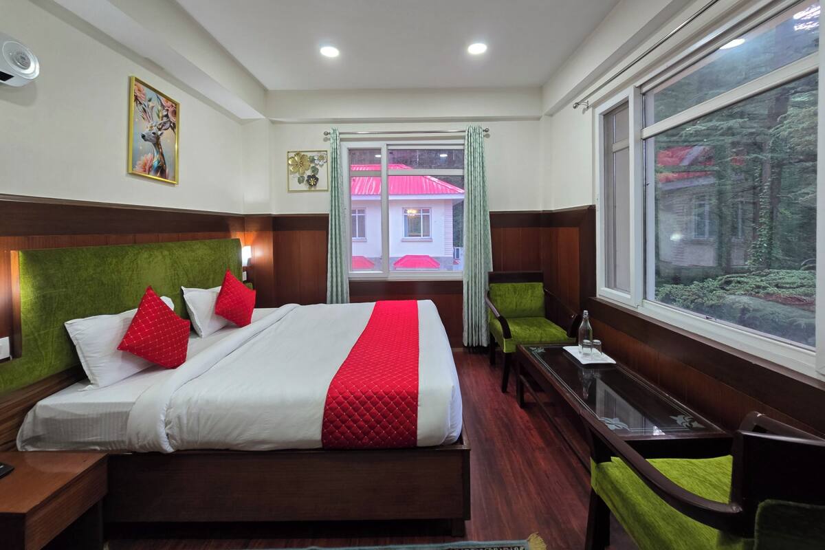 Deluxe Room | Iron/ironing board, WiFi (free)