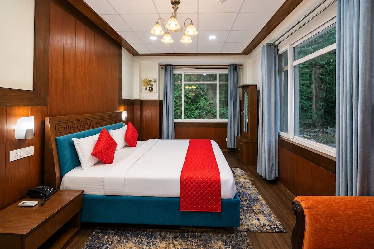 Suite | Iron/ironing board, WiFi (free)