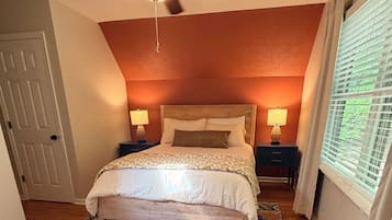 4 bedrooms, iron/ironing board, free WiFi, bed sheets