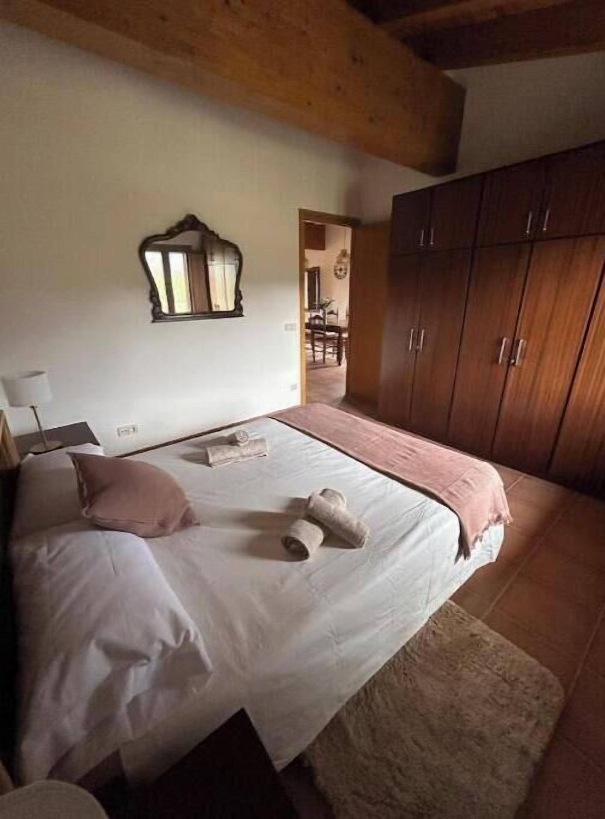 2 bedrooms, WiFi (free), bed sheets