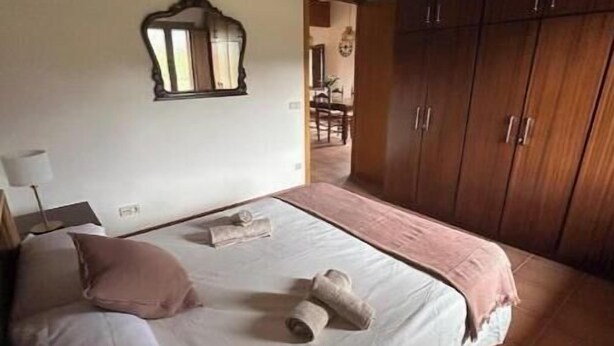 2 habitaciones, wifi gratis y ropa de cama 