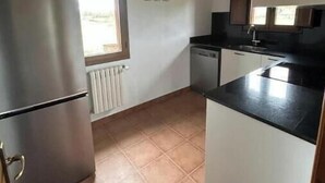 Cafetera/tetera, refrigerador, microondas, horno