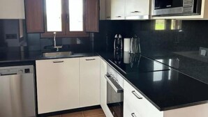 Cafetera/tetera, refrigerador, microondas, horno