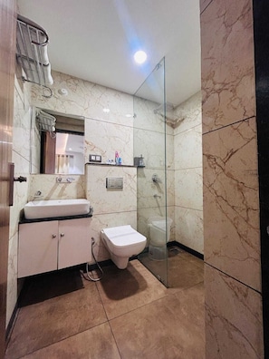 Dusche, Handtücher, Seife, Toilettenpapier