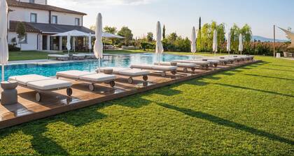 Suite Vue Piscine 205, 50 m² avec baignoire, petit-déjeuner inclus