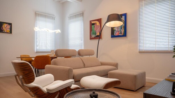 A modern living room with a sofa, chairs, a coffee table, and artwork on the walls. - Pool View Suite 205, 50 m² with Bathtub, Breakfast Included (Fucecchio)