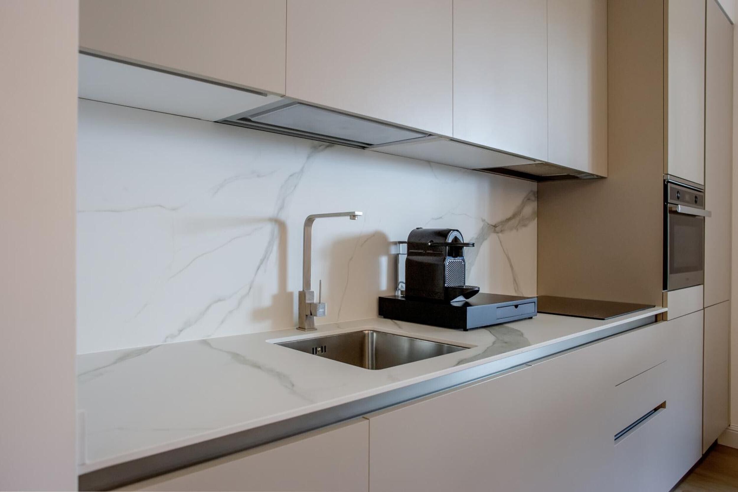 Macchina per tè/caffè, frigorifero, microonde, forno