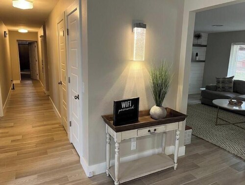 Indian Lodge - Gorgeous, Renovated 2-Bedroom Home