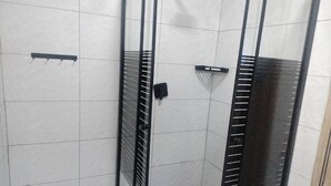 Deluxe Double Room | Bathroom