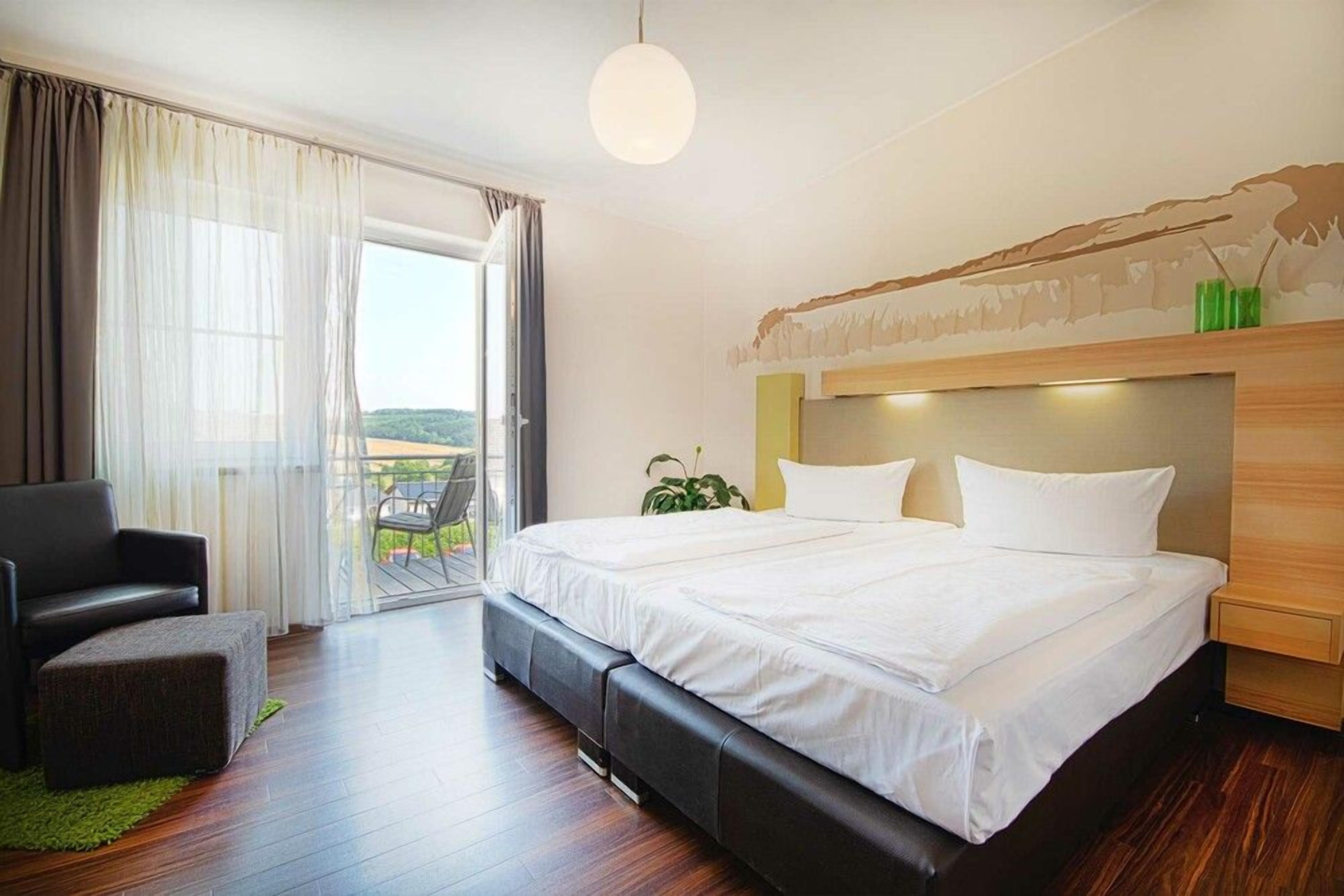 Comfort-Doppelzimmer, Balkon, Blick auf die Anlage