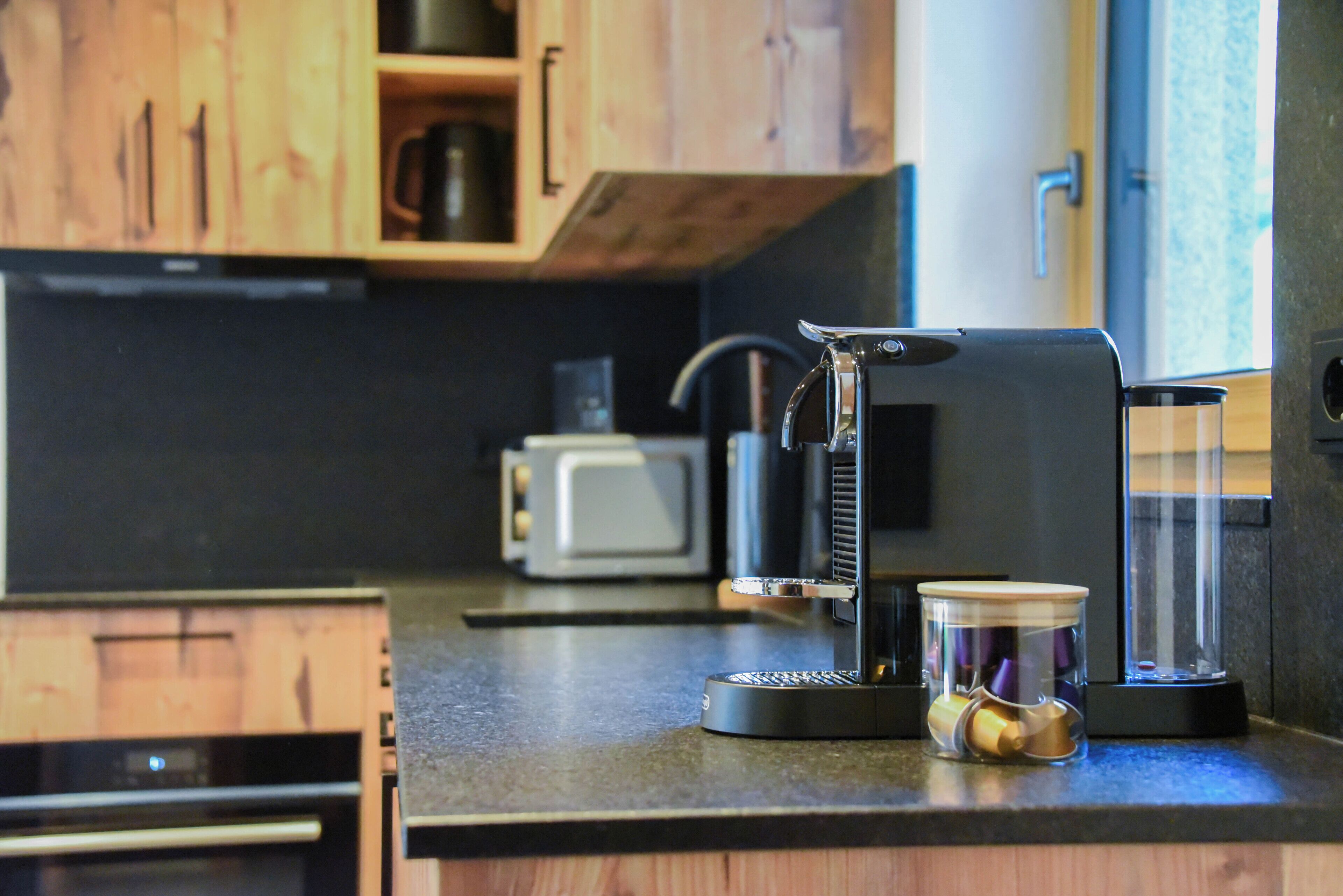 Coffee/tea maker, fridge, microwave, oven