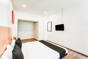 Classic Room | Free WiFi, bed sheets - Collection O OMR Perungudi Thiruvanmiyur (Chennai)