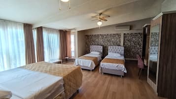 Family Quadruple Room, Multiple Beds, Non Smoking