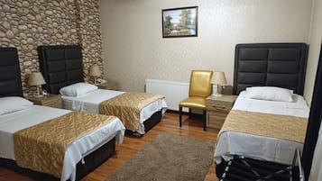 Standard Triple Room, 3 Twin Beds, Smoking | Minibar, in-room safe, desk, WiFi (free)