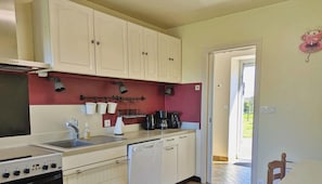 Fridge, microwave, oven, dishwasher - Charming farmhouse, pets allowed - 6 guests (Ernée)