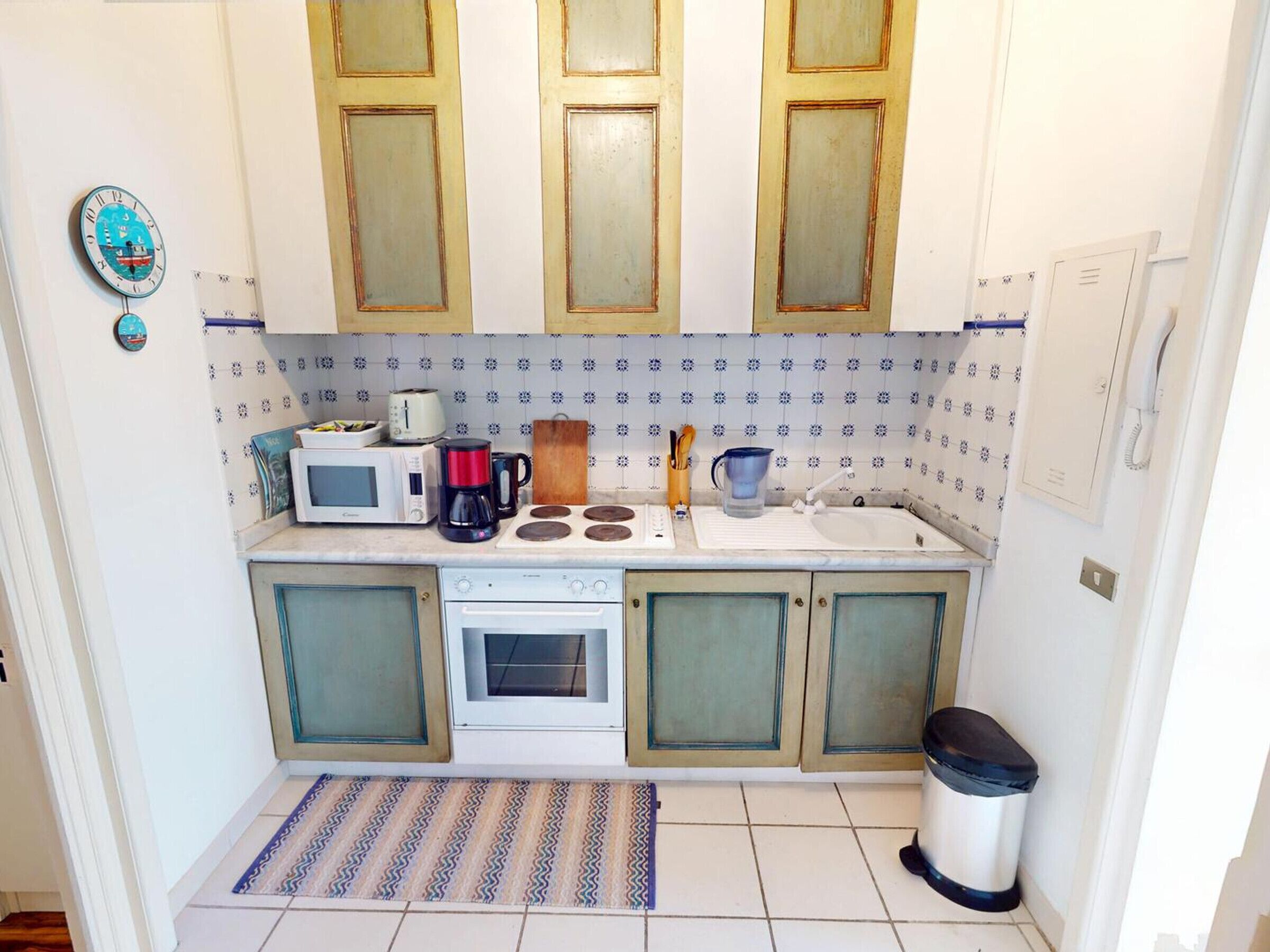 Fridge, microwave