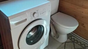 Asciugacapelli, asciugamani, sapone, carta igienica