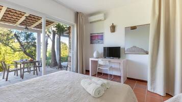 Studio, Patio, Garden View | Free WiFi