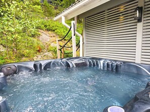 Outdoor spa tub - Villa Chalet, Himos Länsihuippu (Jämsä)