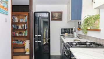 Cookware/dishes/utensils