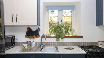 Cookware/dishes/utensils