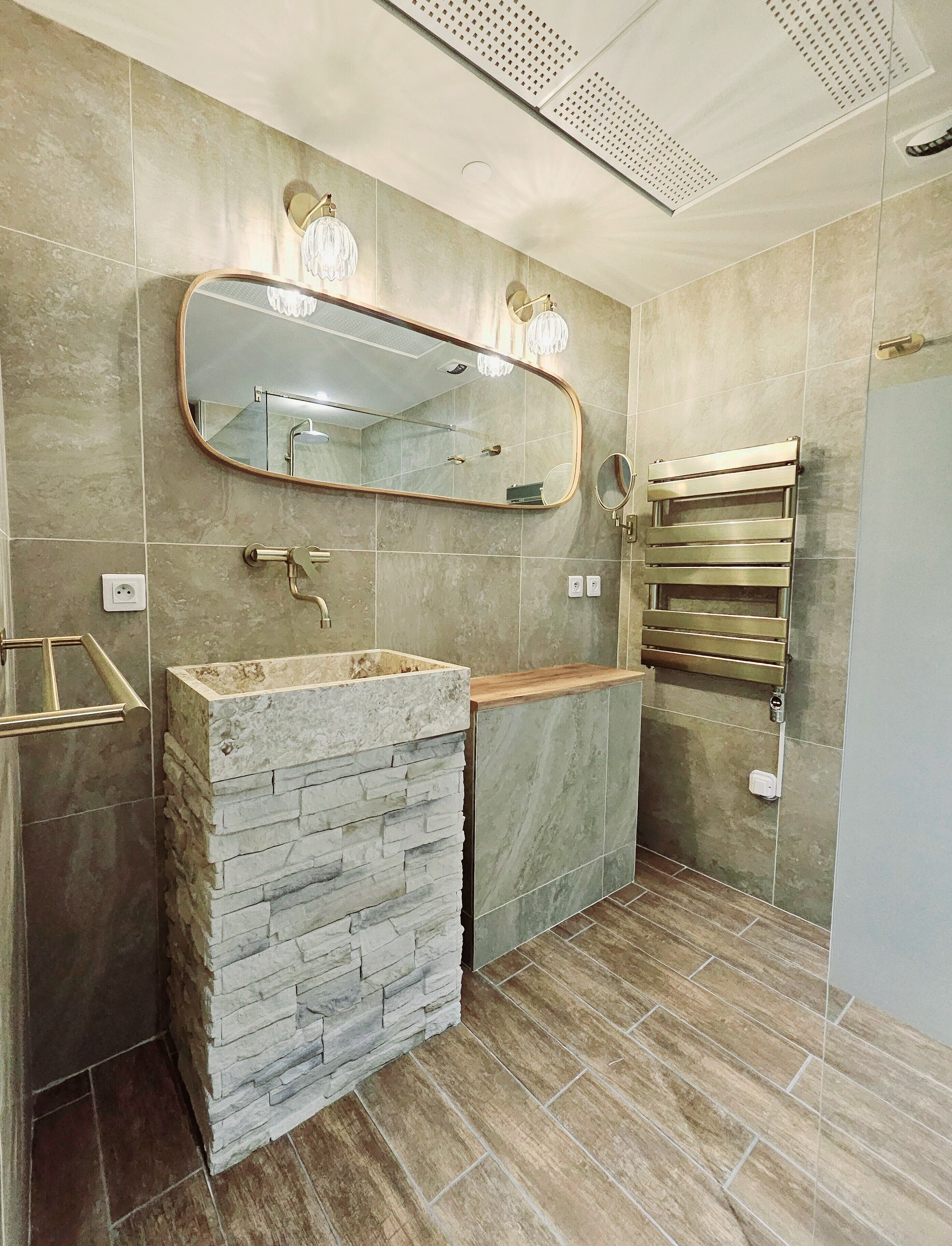 Romantic Double Room, Vineyard View | Bathroom | Hair dryer, towels, shampoo, toilet paper