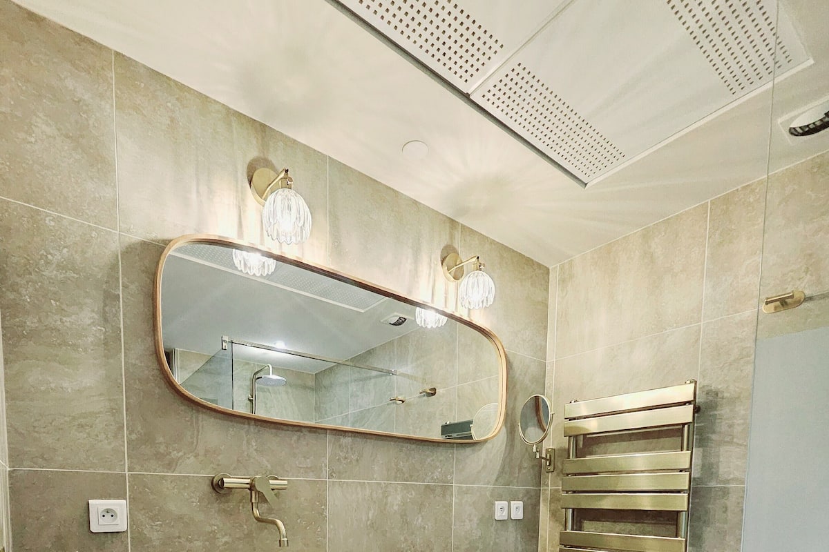 Romantic Double Room, Vineyard View | Bathroom | Hair dryer, towels, shampoo, toilet paper