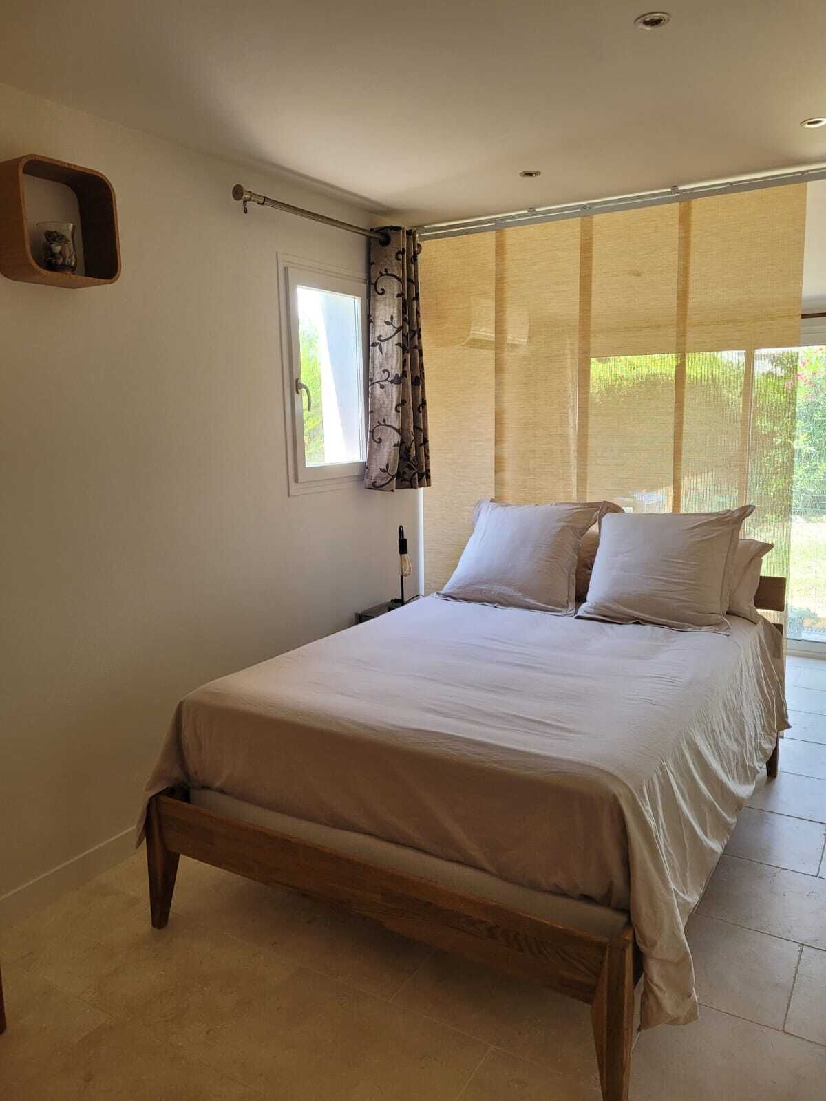 1 chambre, lit parapluie, Wi-Fi gratuit, draps fournis