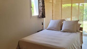 1 chambre, lit parapluie, Wi-Fi gratuit, draps fournis