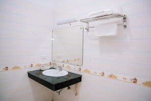 Hair dryer, slippers, towels, soap - LOTUS1 HOTEL (Hap Linh)
