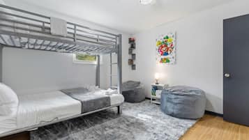 Tabla de planchar con plancha, wifi gratis y decoración personalizada